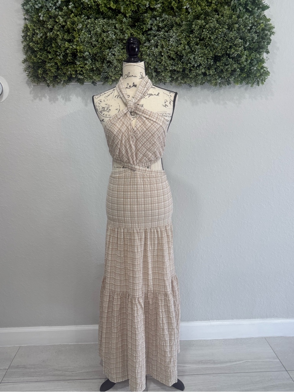 VENUS Women’s Beige Plaid Halter Maxi Dress Cutout Tiered Size M